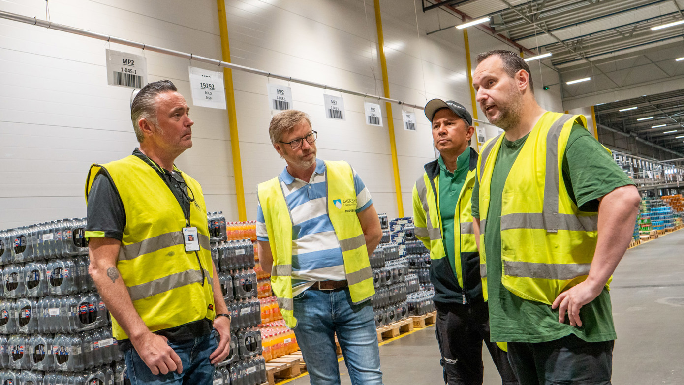 Sensor Jan-Erik Solli og Even Brenna sammen med Serafin Pineda og kollega Mats Gøran Øverli da de tok fagbreveksamen. Serafin og Mats Gøran har jobbet i Ringnes i henholdsvis 38 og 8 år. Begge har bestått fagbrev og representerer den innsatsen og dedikasjonen som ligger bak kompetanseløftet.